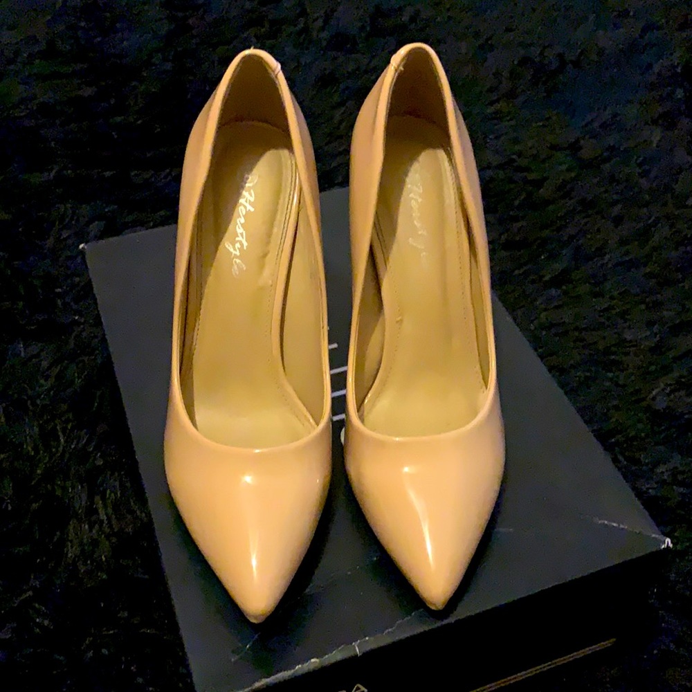 Herstyle Size 8 Nude Pumps
